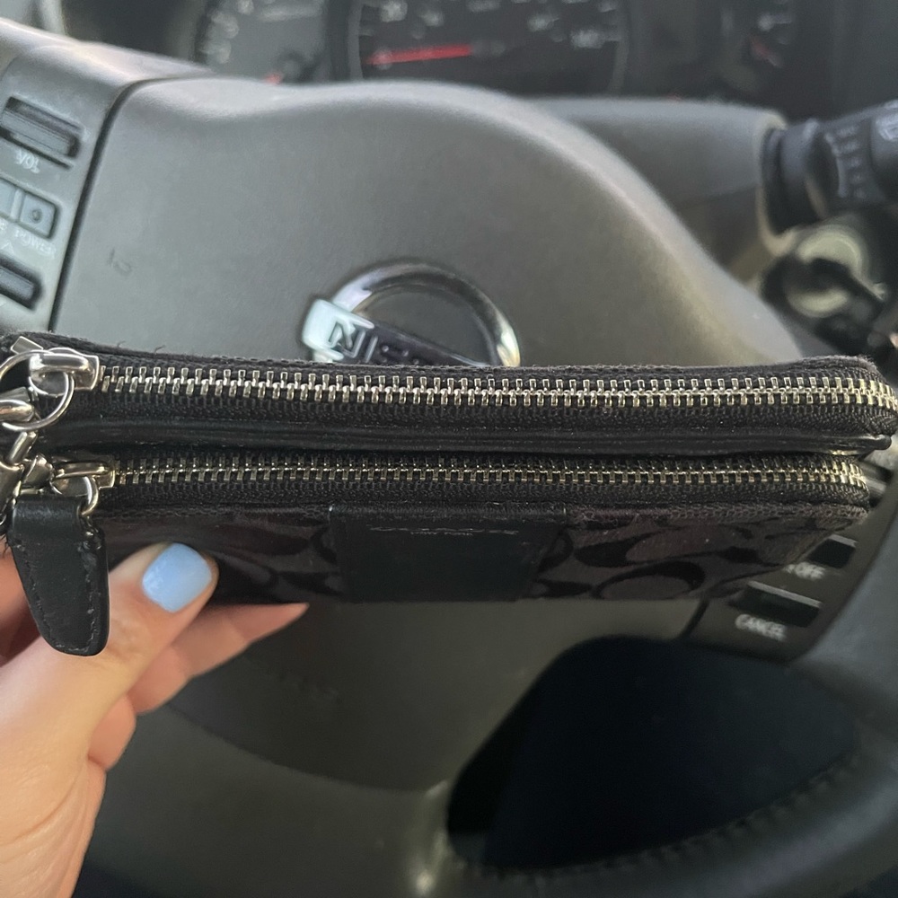 COACH WRISTLET BLACK